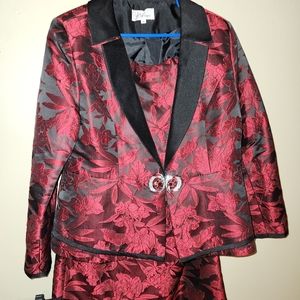 Women's skirt suit